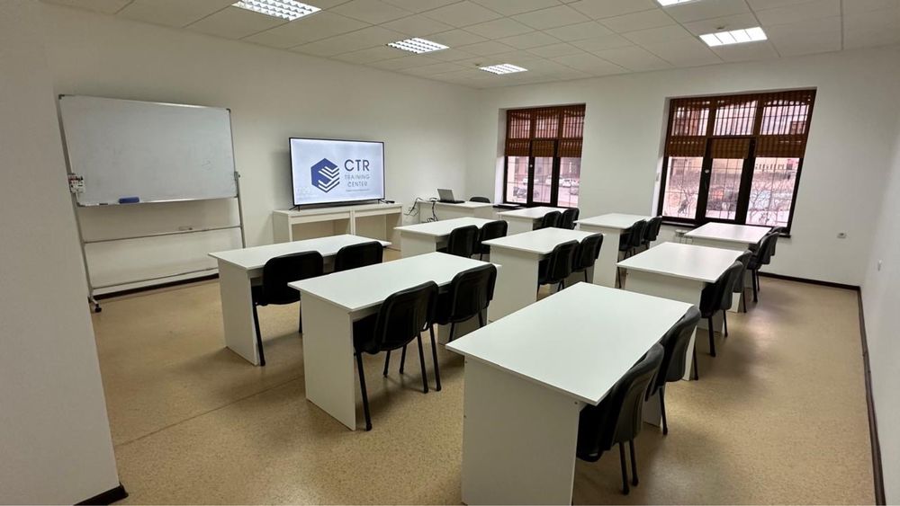 Продаются офисные столы, стулья недорого