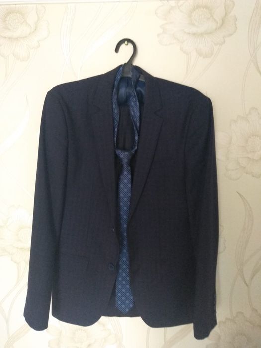 Продам три костюма