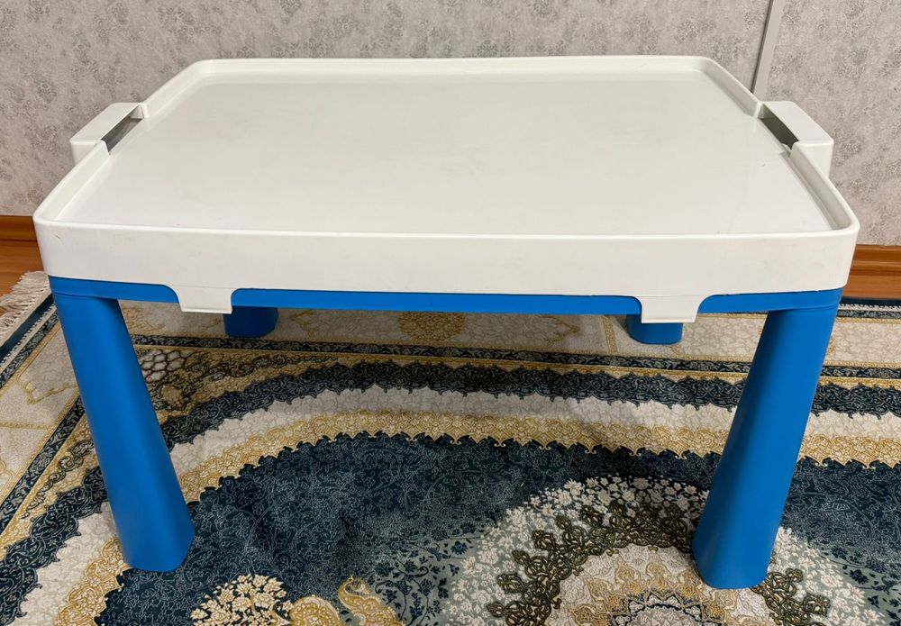 Продам детский стол очень хорошего качества