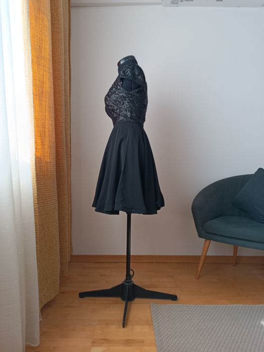 Rochie neagra volane StarShiners