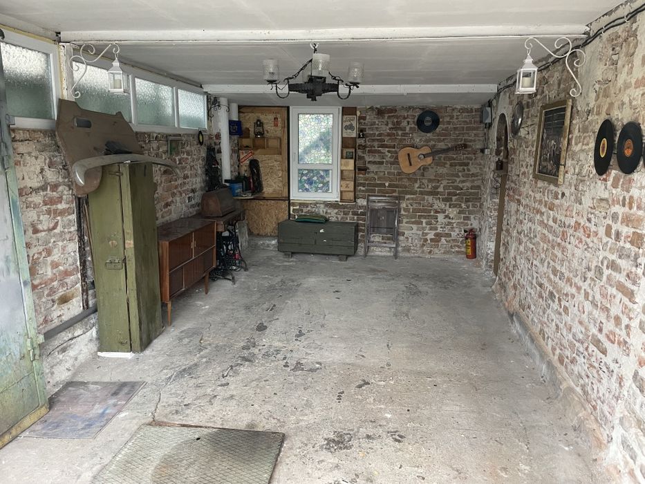 Продавам надземен гараж/помещение/работилница в кв.Левски