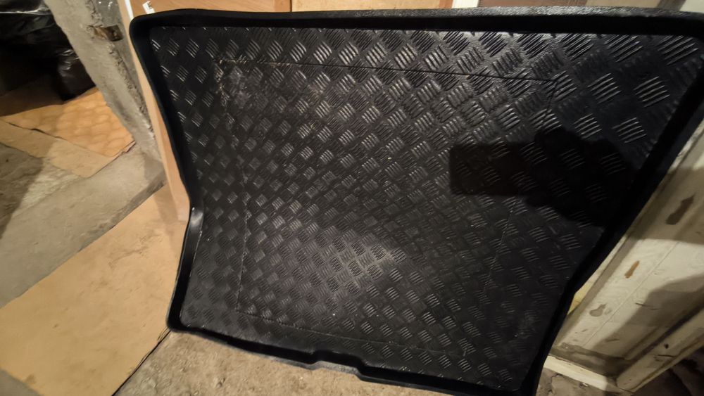 Стелка за багажник - ML W163