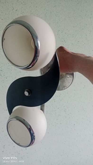 Продаётся люстра