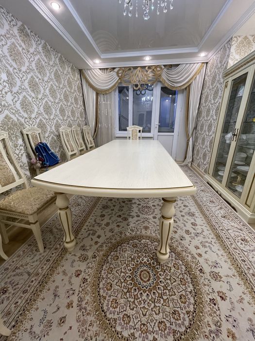 Стол длина 2,80м + 12 стульев