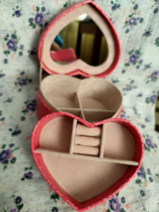 Продается шкатулка для украшений