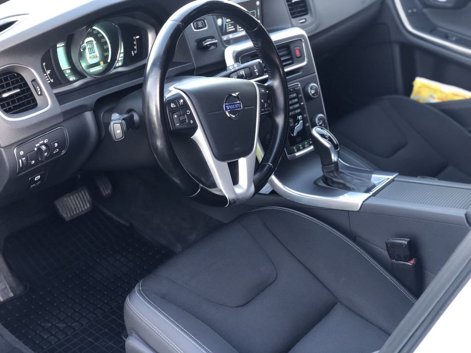 Volvo V60 D3 2.0 Automat 5 Pistoane