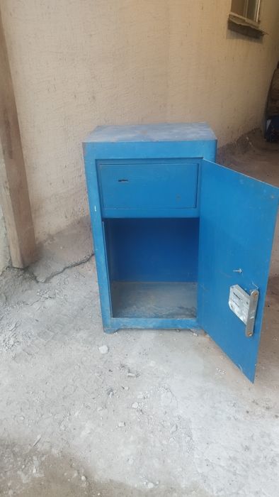 Металлический сейф