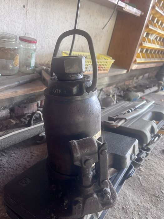 Домкрат для грузовых авто