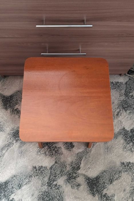 Продам 2 табуретки