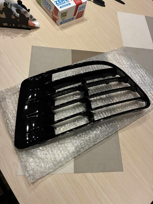 Странични решетки KITT, Съвместими с VW Golf VI R Golf 2008-2012 R20