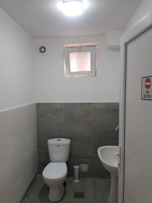 Proprietar- Spatiu Comercial/Birou 36 mp Malu Rosu ,Trifazat,Parcare