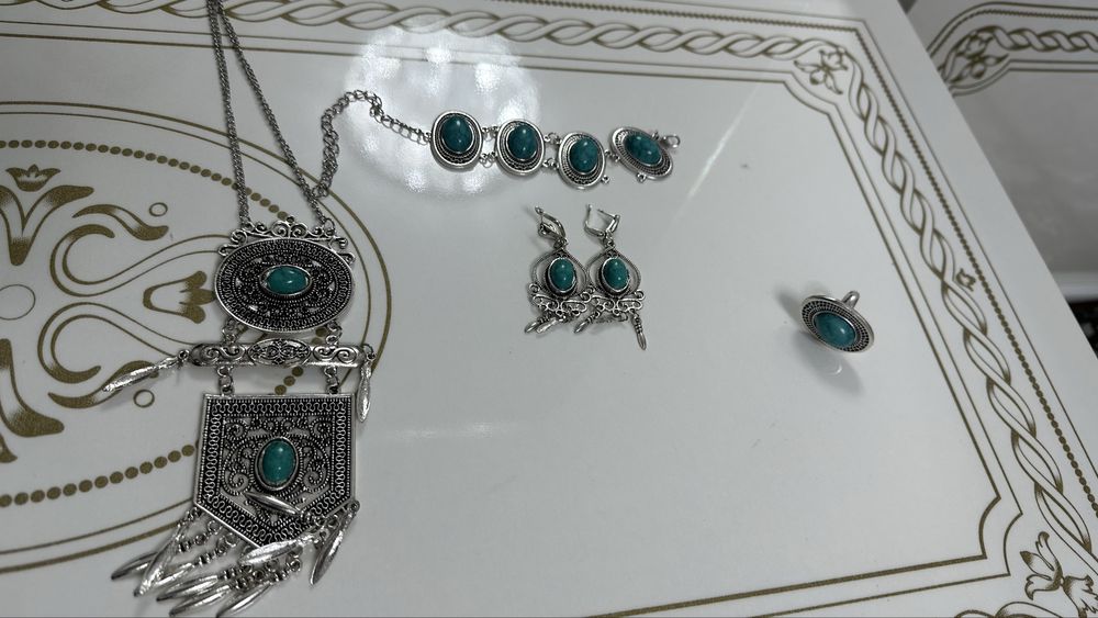 Национальные украшение