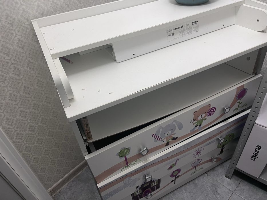 шкафшик для предметов или книг