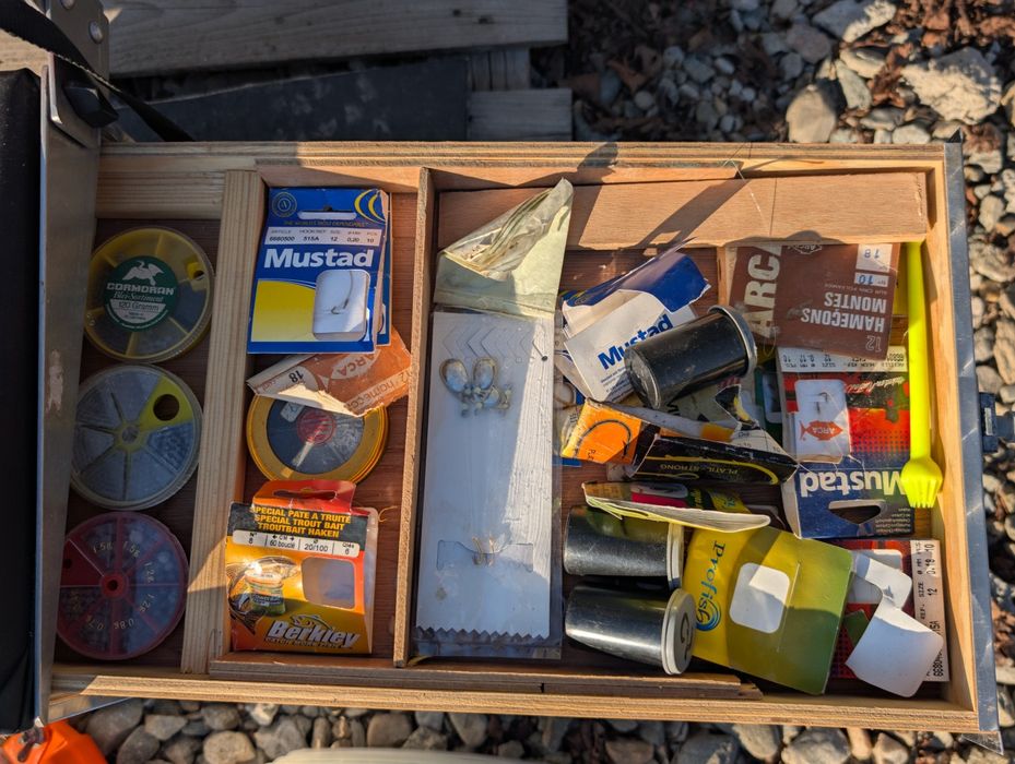 Scaun pescuit cu sertare si lada