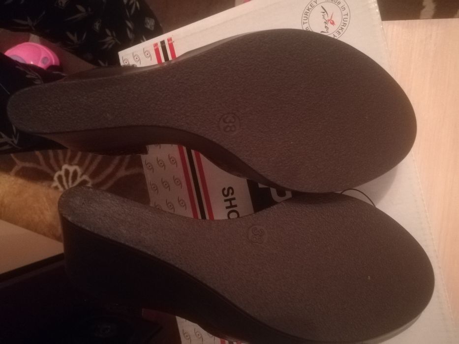 Продам натуральный кожаный туфли