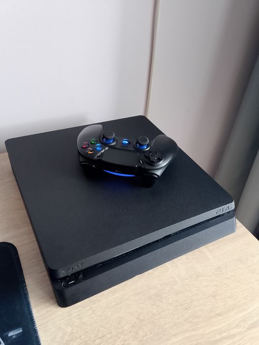 Продава се PS4!!! Със 8 диска