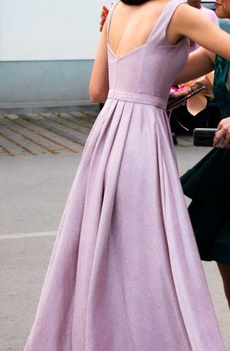 Бална рокля с блясък ефект !