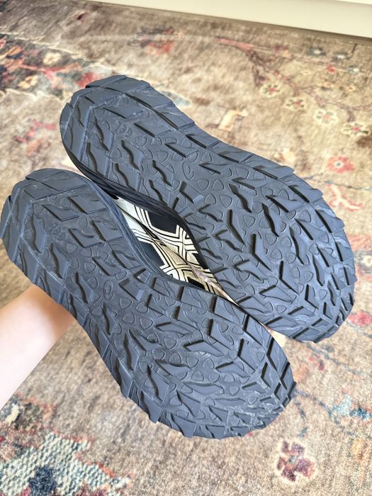 Продам кроссовки ASICS