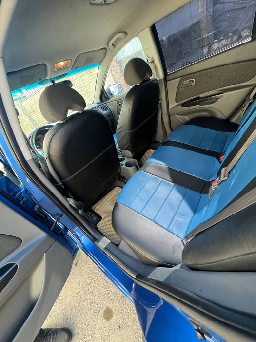 Продам машину Киа Рио 2010 год