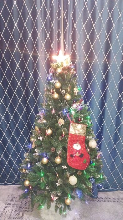 Ёлка с игрушками