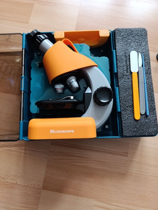 Microscop jucărie