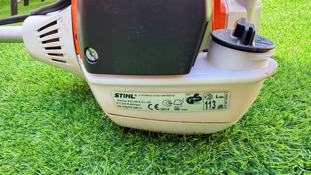 Бензинова моторна косачка с двуръкохватково управление STIHL FS 240 C