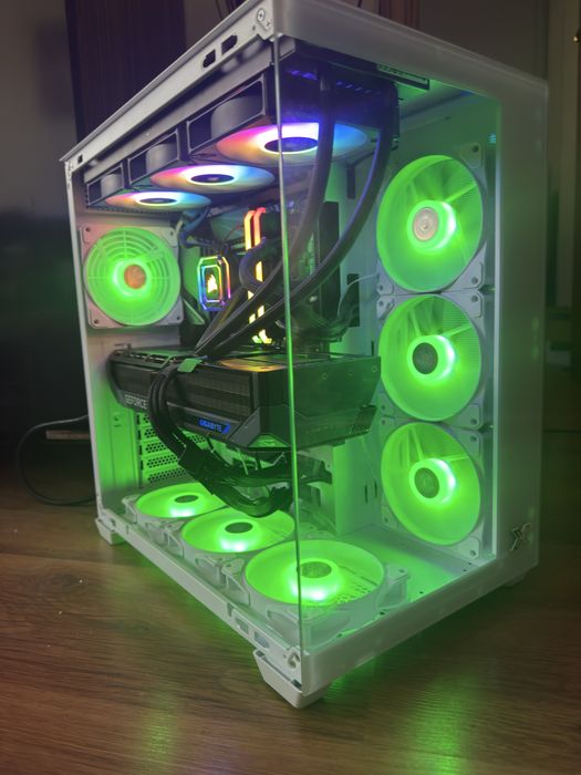 Геймърски компютър/ I9 11900K/Водно/64GB/RTX 5080/2TB SSD