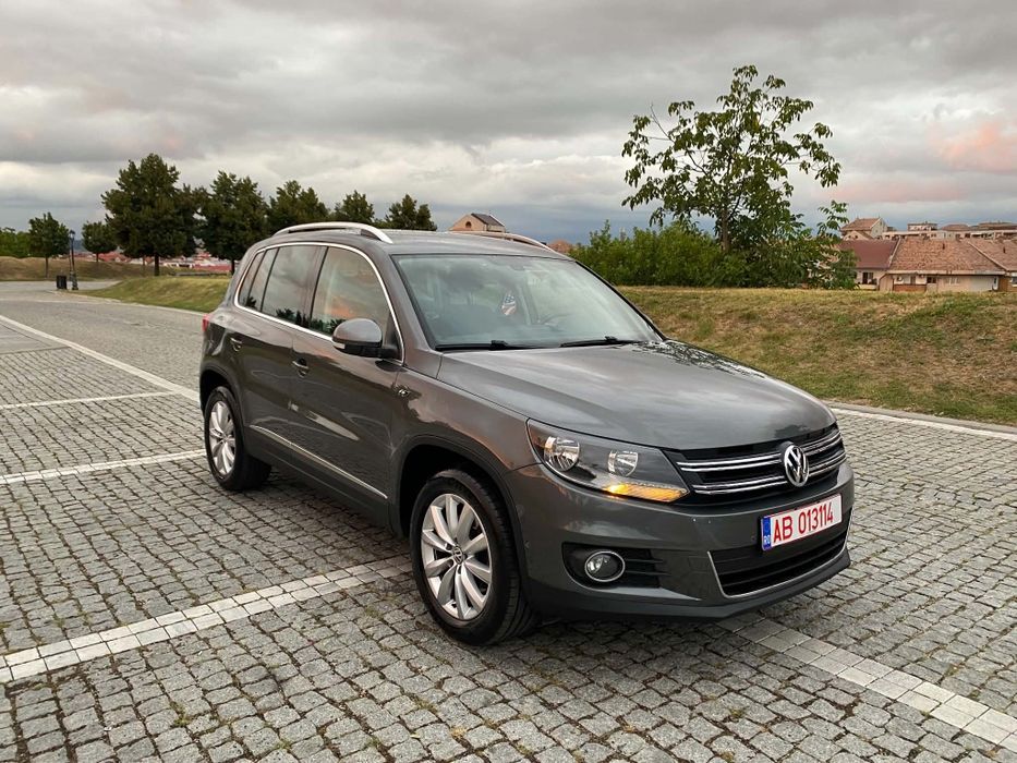 VOLKSWAGEN Tiguan