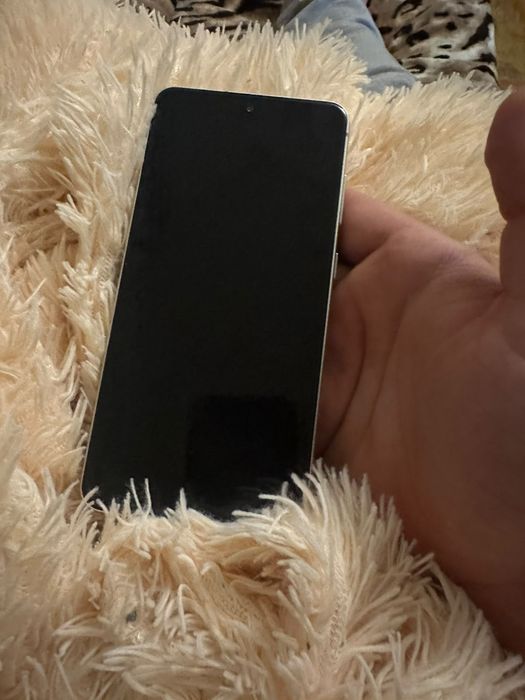 Samsung s21Fe целый