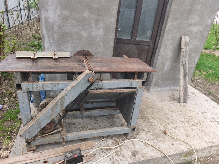 Abric și circular in perfecta stare de functionare