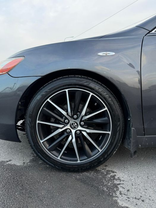 Титанки на Camry шина 245 45 R18