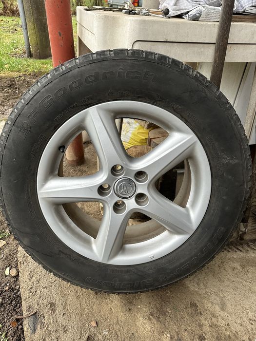 Зимни гуми с джанти Toyota 225/65R17