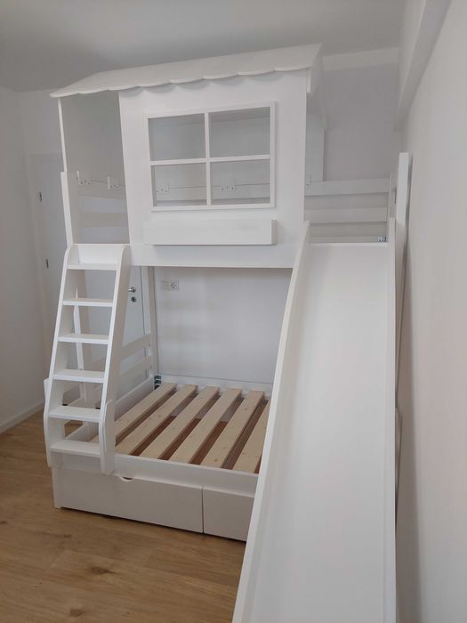 TRANSPORT GRATUIT.Pat etajat cu spatiu pt joaca sau saltea.Cod 2805