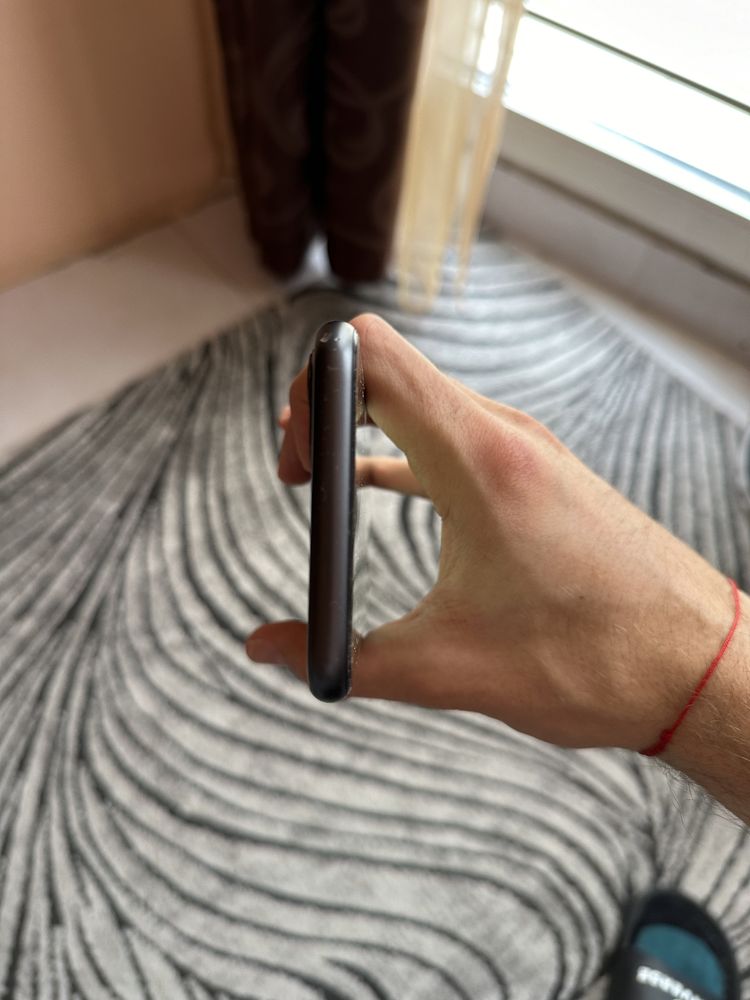 Продавам Iphone 11 64GB гр. София Докторски паметник • OLX.bg