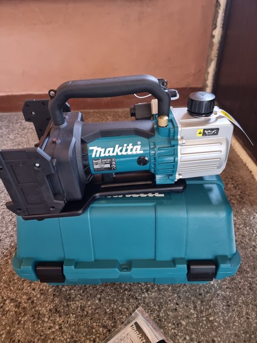 Акумулаторна вакуум помпа MAKITA DVP181ZK 18+18v