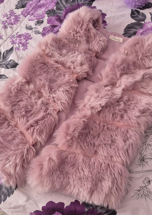 Розов елек еко пух стандартен размер нов необличан Цена 70 лв.