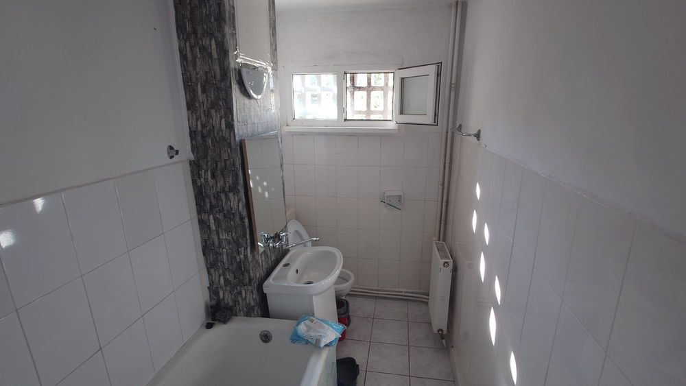 Apartament spre închiriere semidecomandat