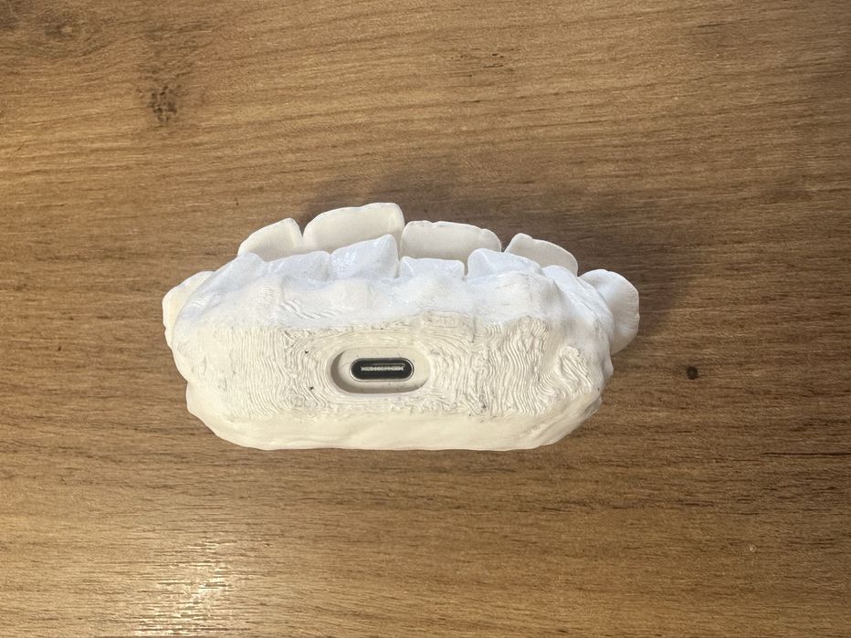 Servicii printare 3D Husa Airpods Pro/Airpods 3, alb/negru