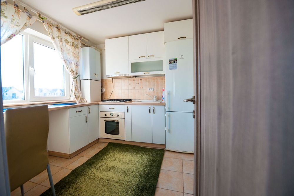"Proprietar | 3 camere | Etaj 1 | Bloc cu 8 apartamente | Parcare + Boxă | 300 m Mall Sânpetru"