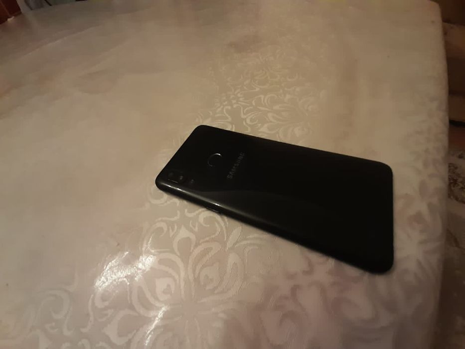 Самсунг а10с 32гб с трешенои