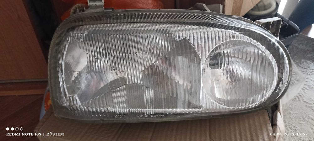 Оригинал, правая фара Гольф 3