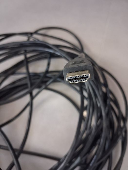 Vănd 2 bucăți cablu  tv și internet