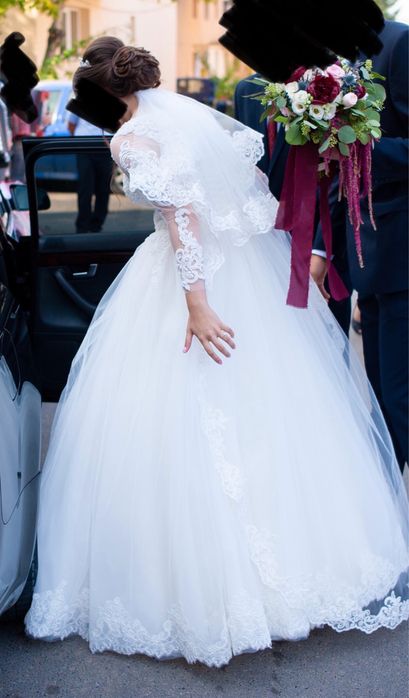 Rochie mireasa perlute dantela