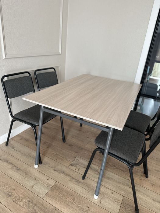 Продам стол и 4 стула