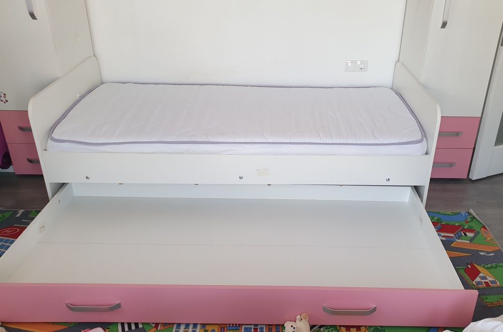 Vand mobila copii alb-roz stare buna