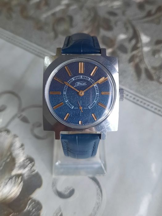 Продам часы Зим-16камней