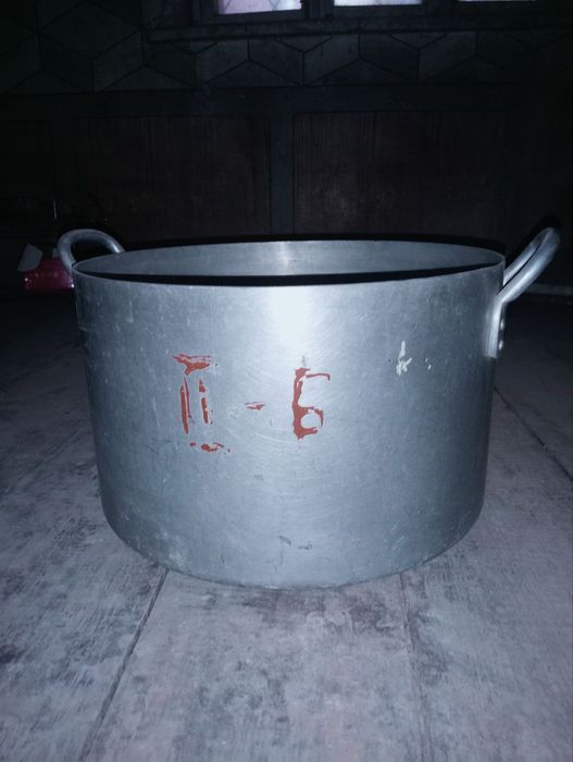 Temir qozon, ustar (стол, бачок, казан)