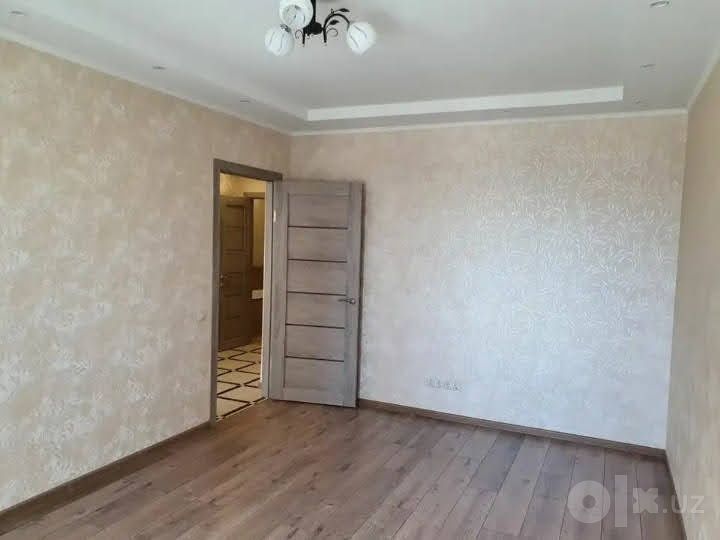 Поклейка обоев и укладка ламината