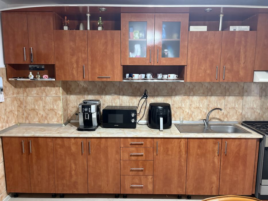 Vand mobila de bucatarie si aragaz