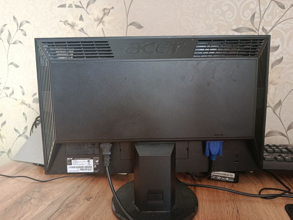 Продаю монитор 18.5